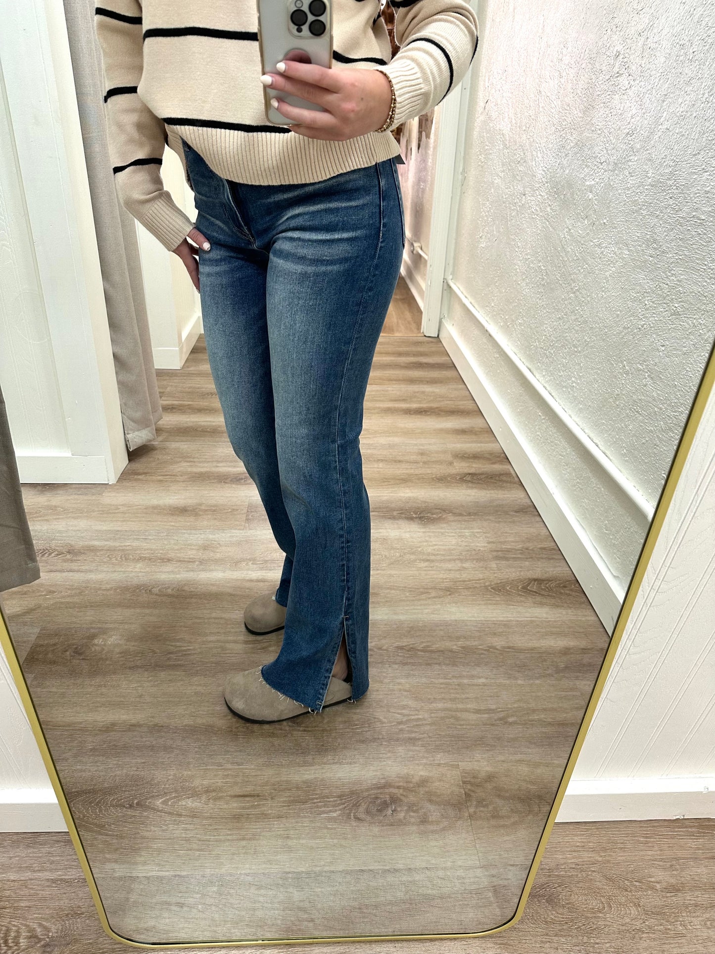 DARK WASH SIDE SLIT JEANS