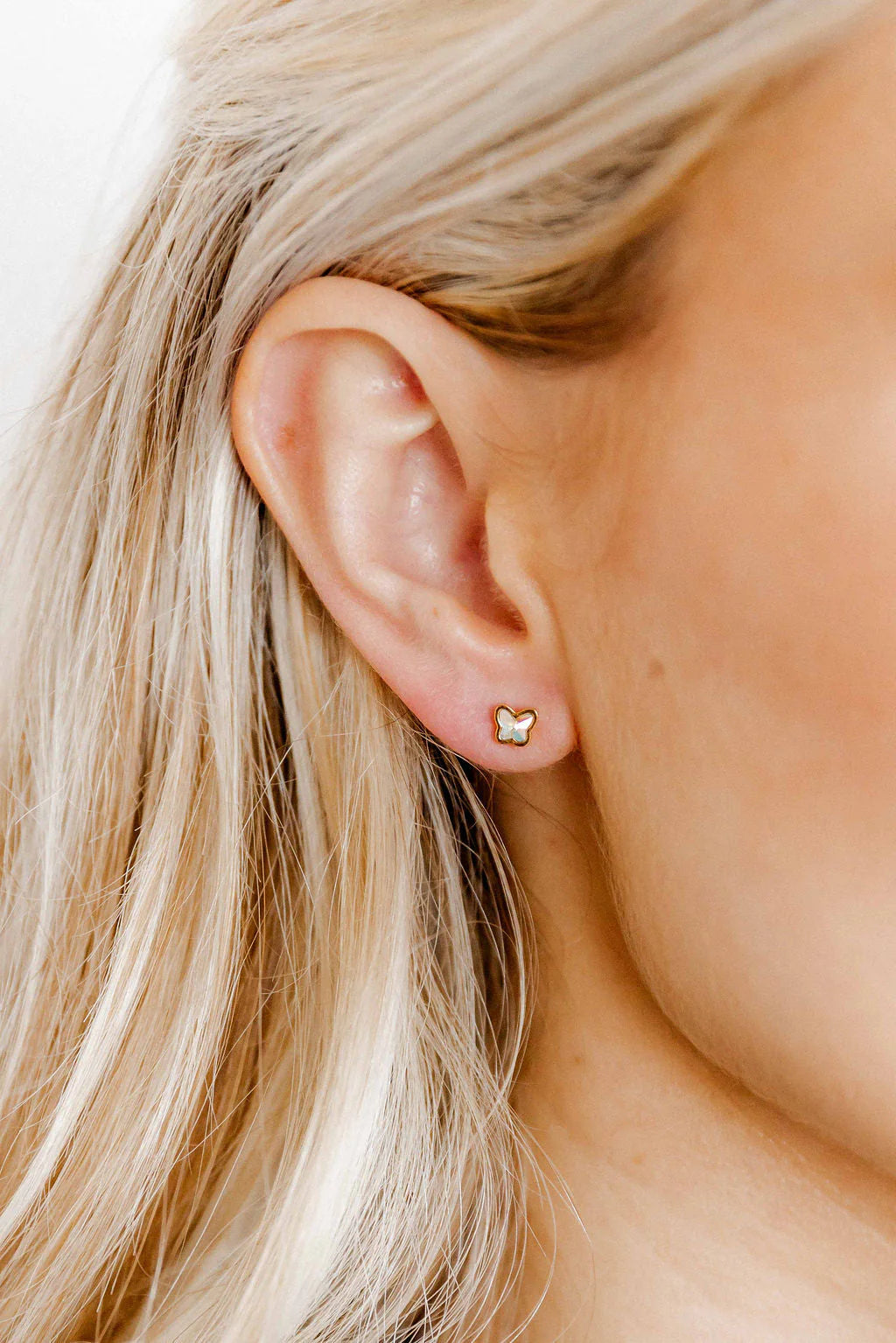 BELLA BUTTERFLY- SCREWBACK STUD