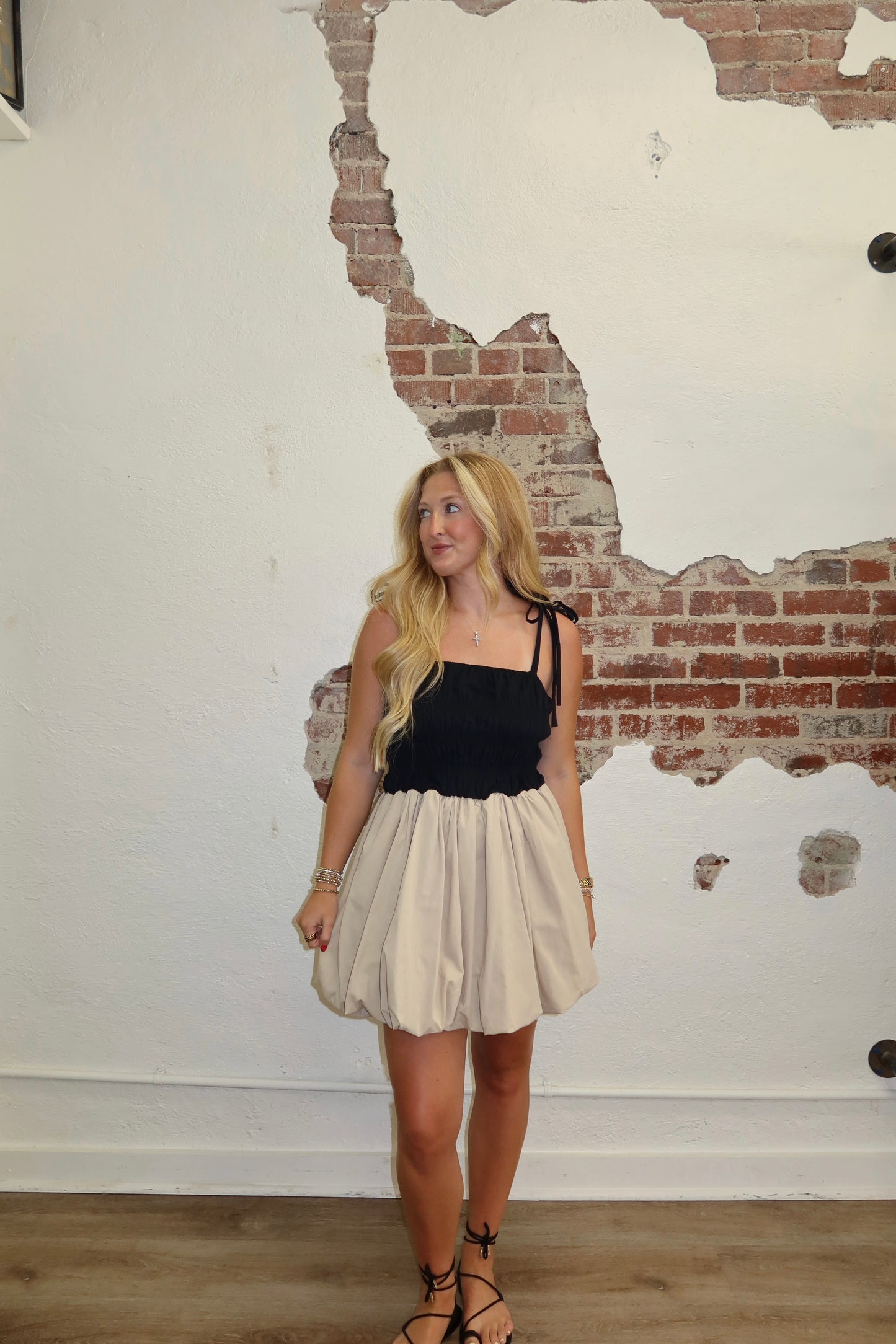 CONTRAST BALLOON DRESS