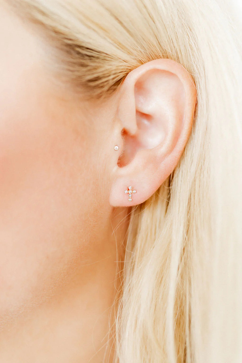 CLARA CROSS- SCREWBACK STUD