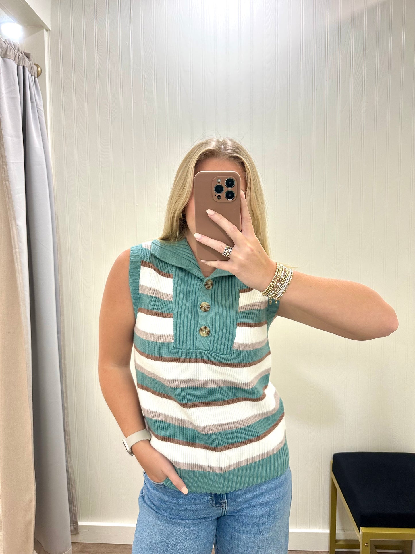 COLLARED SWEATER VEST