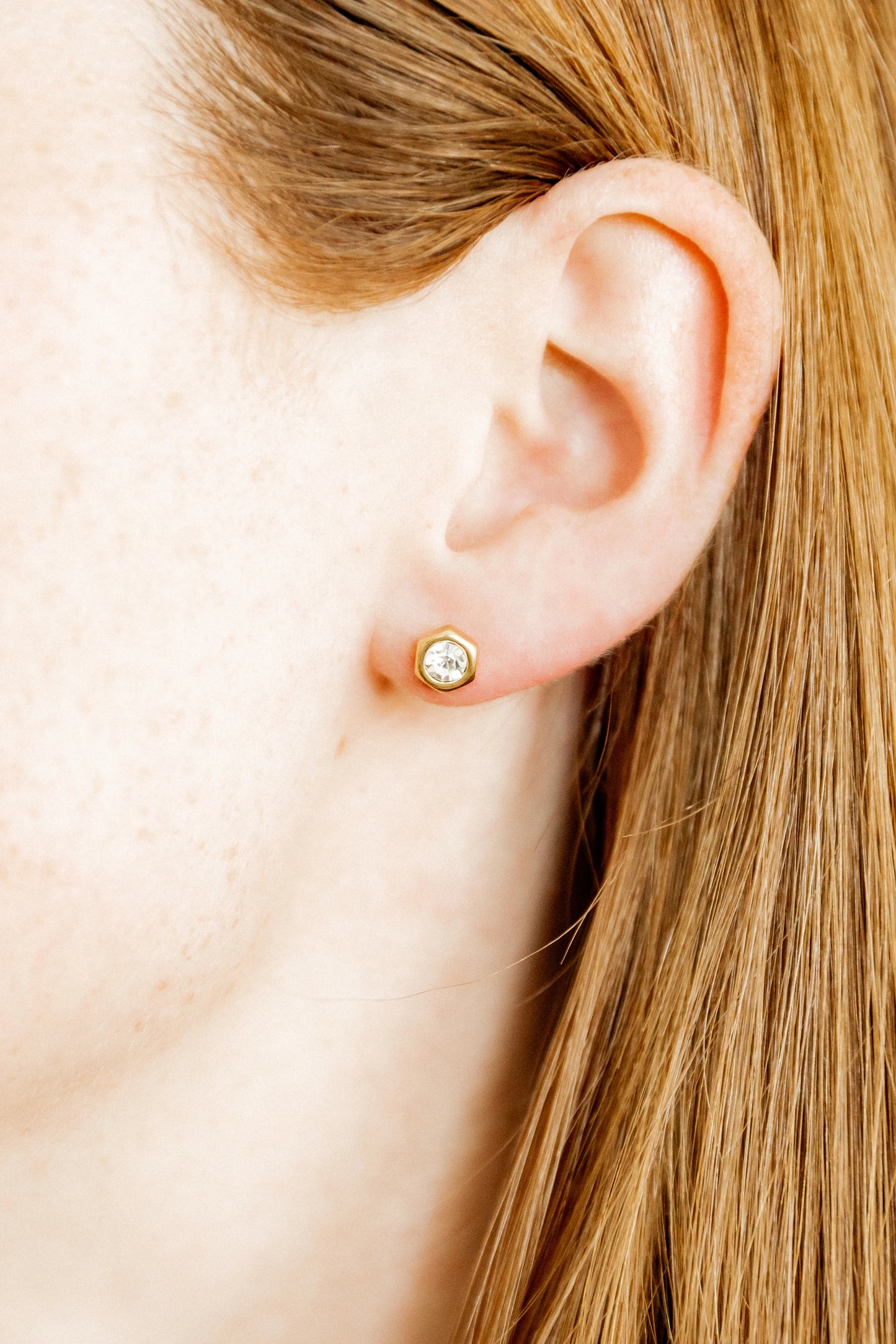ADDISON CLEAR- SCREWBACK STUD