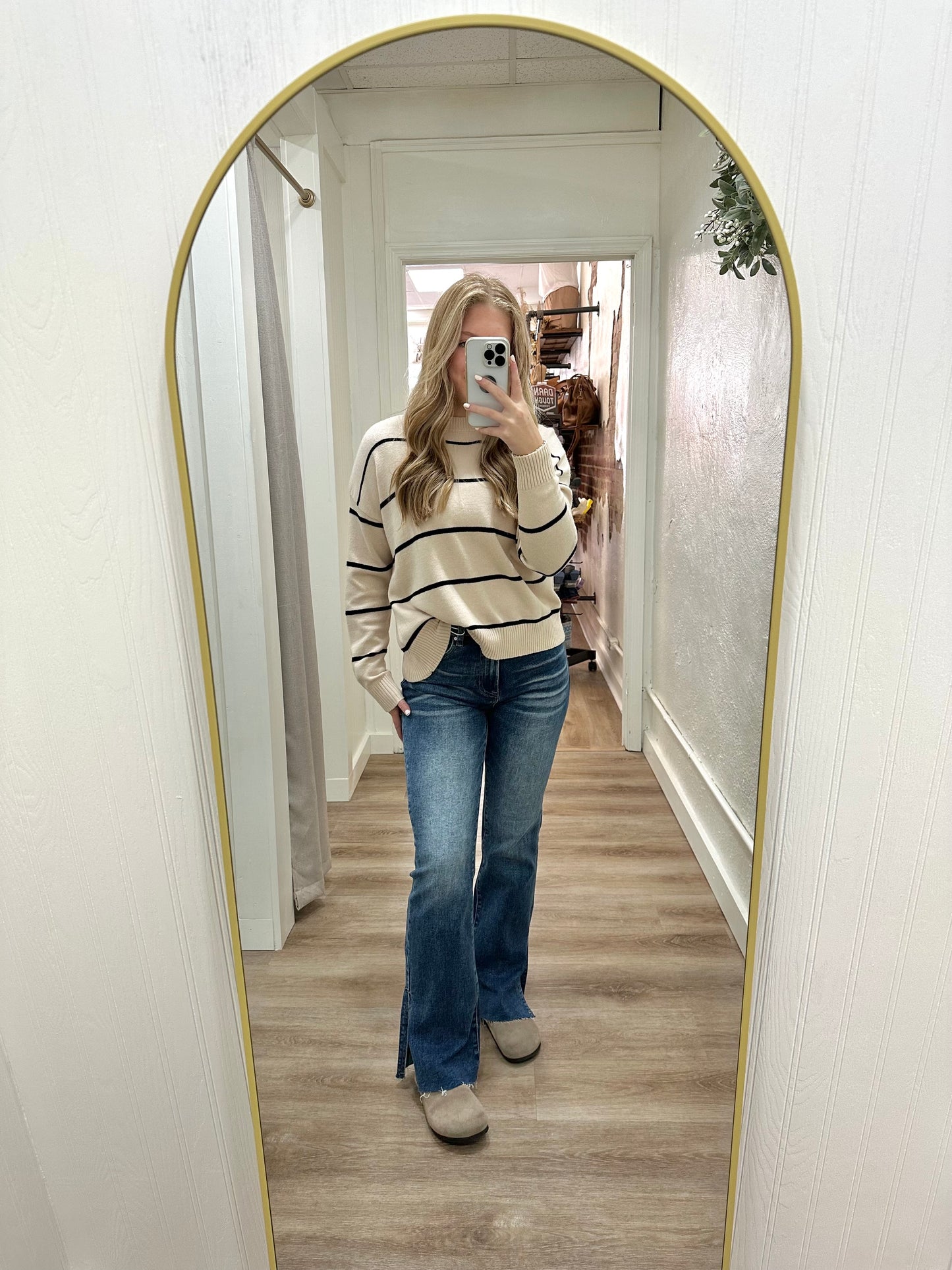 DARK WASH SIDE SLIT JEANS
