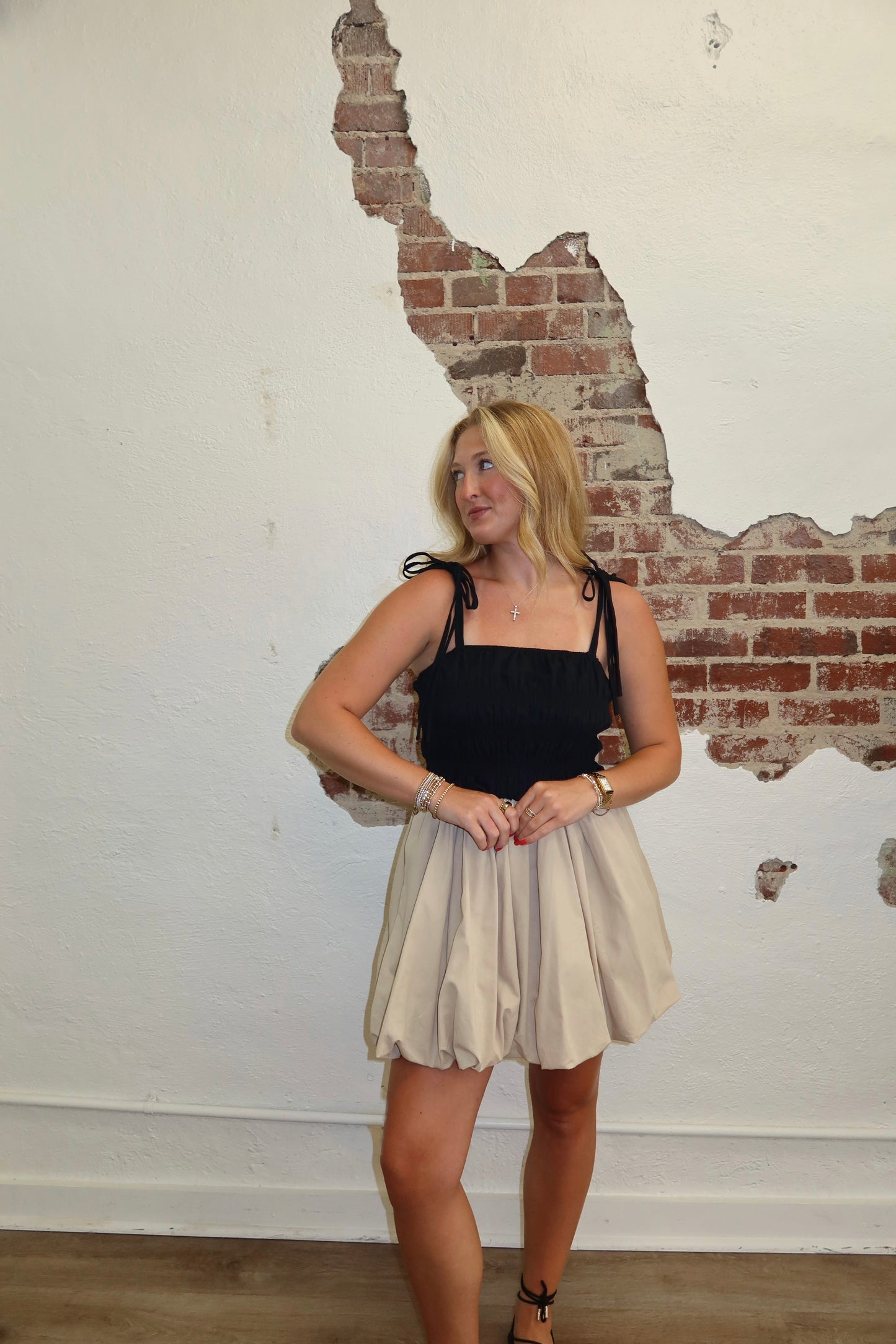 CONTRAST BALLOON DRESS