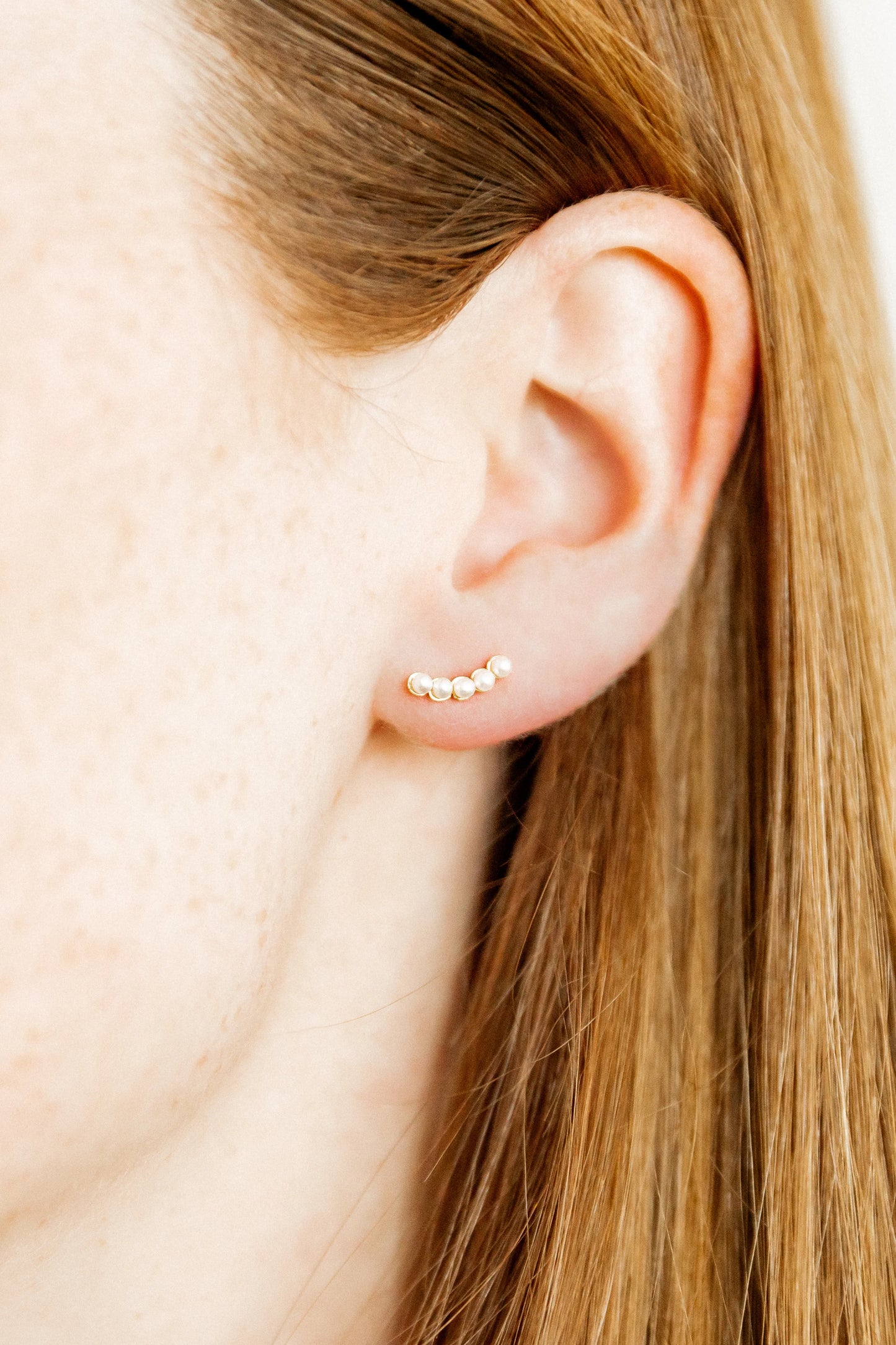 ABIGAIL PEARL- SCREWBACK STUD
